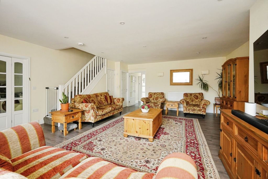 Property photo 3 of 17 Pbox-Img.Jpg
