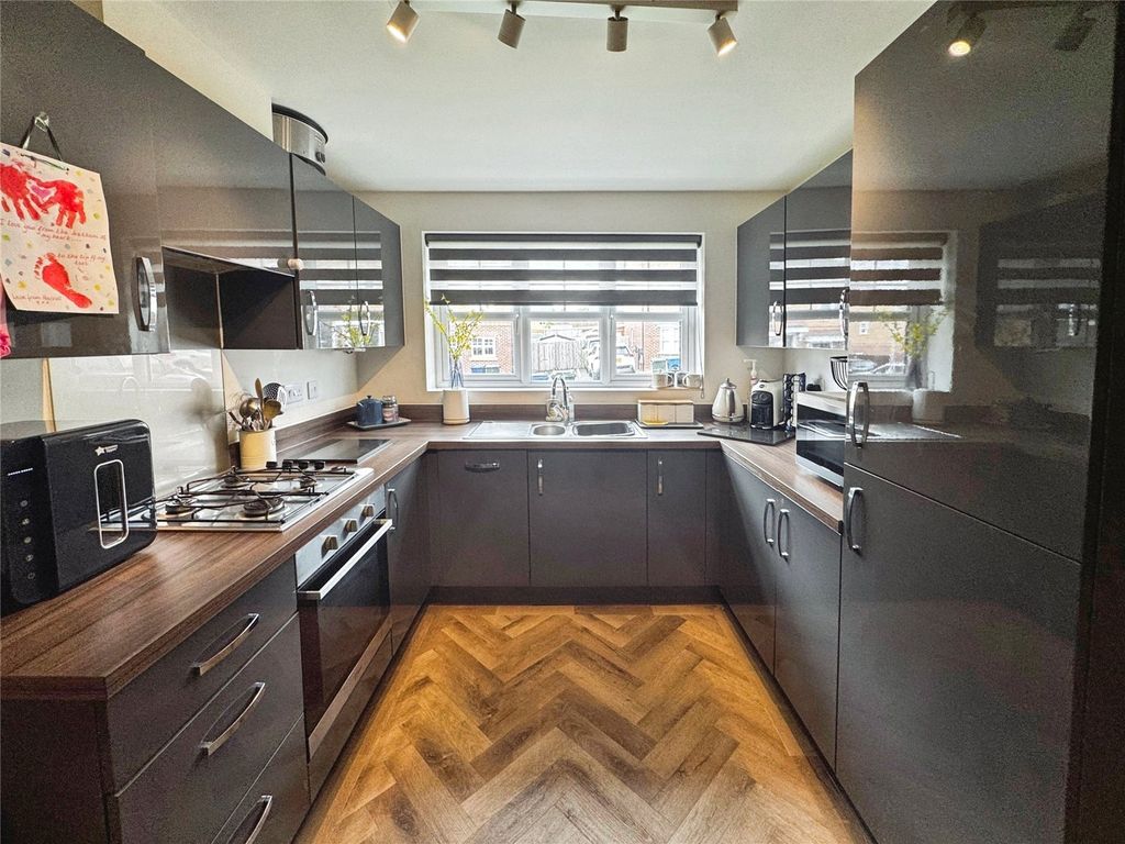 Property photo 2 of 16 Kitchen