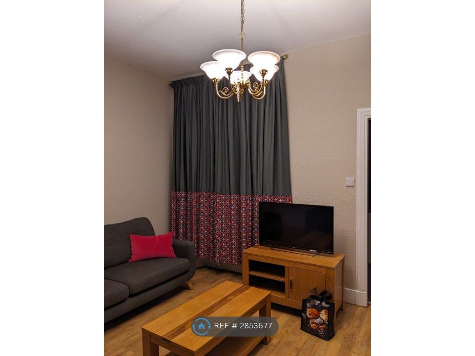 Property photo 2 of 10 Living / Dining 2