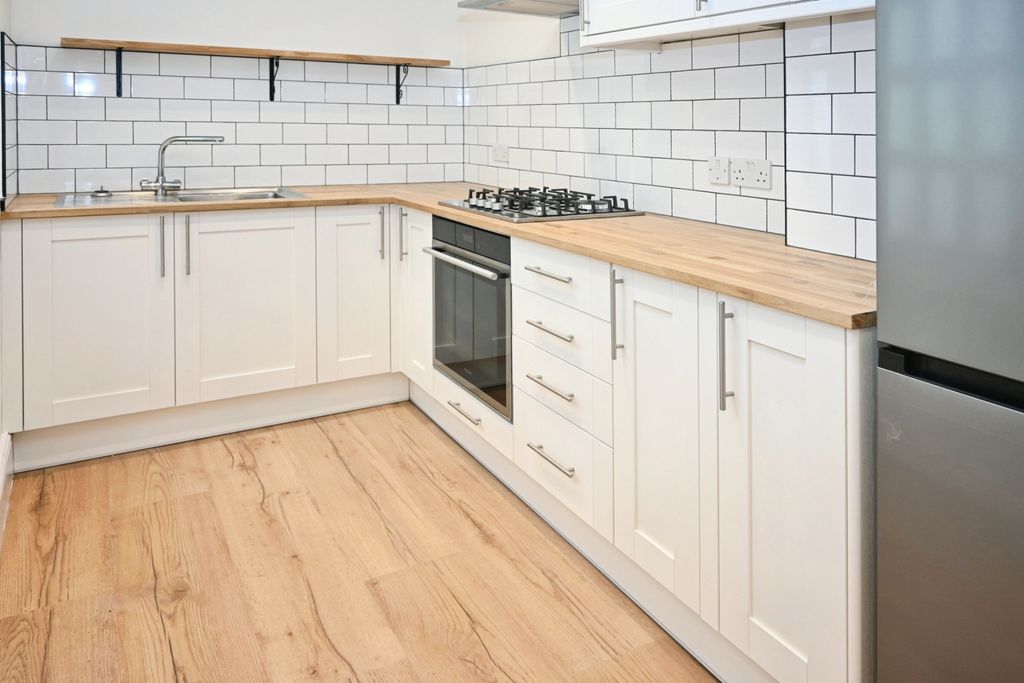 Property photo 2 of 22