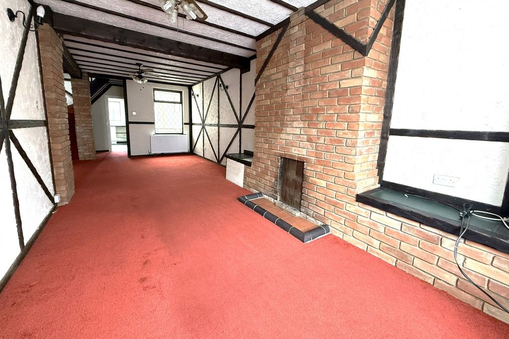 Property photo 3 of 11 Gallery