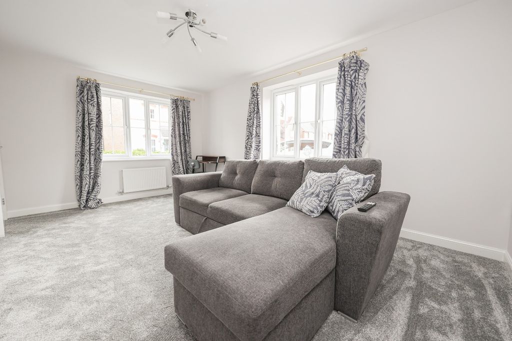 Property photo 2 of 21 4346741