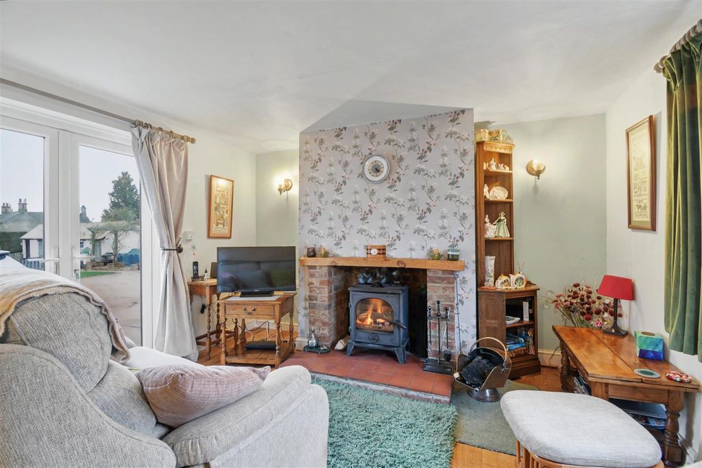 Property photo 3 of 42 Lounge