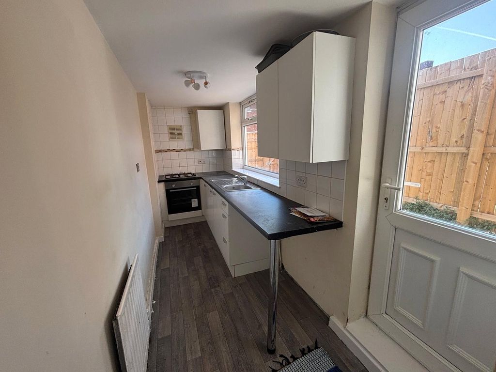 Property photo 2 of 10 Kitchen