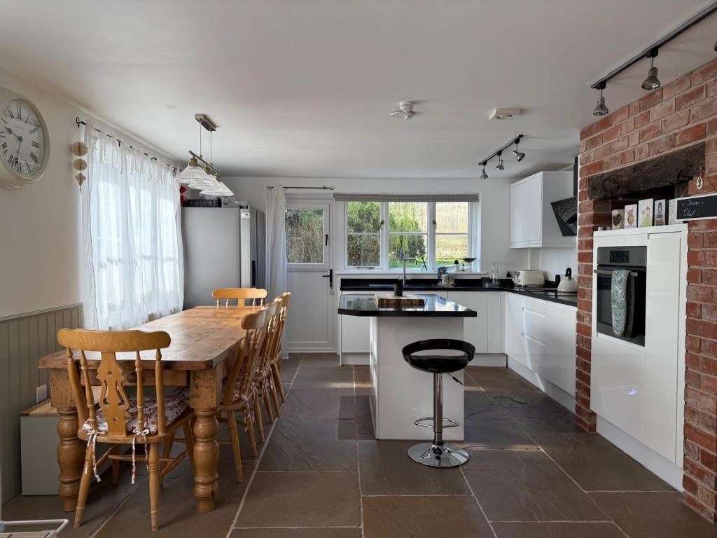 Property photo 3 of 30 Kitchen