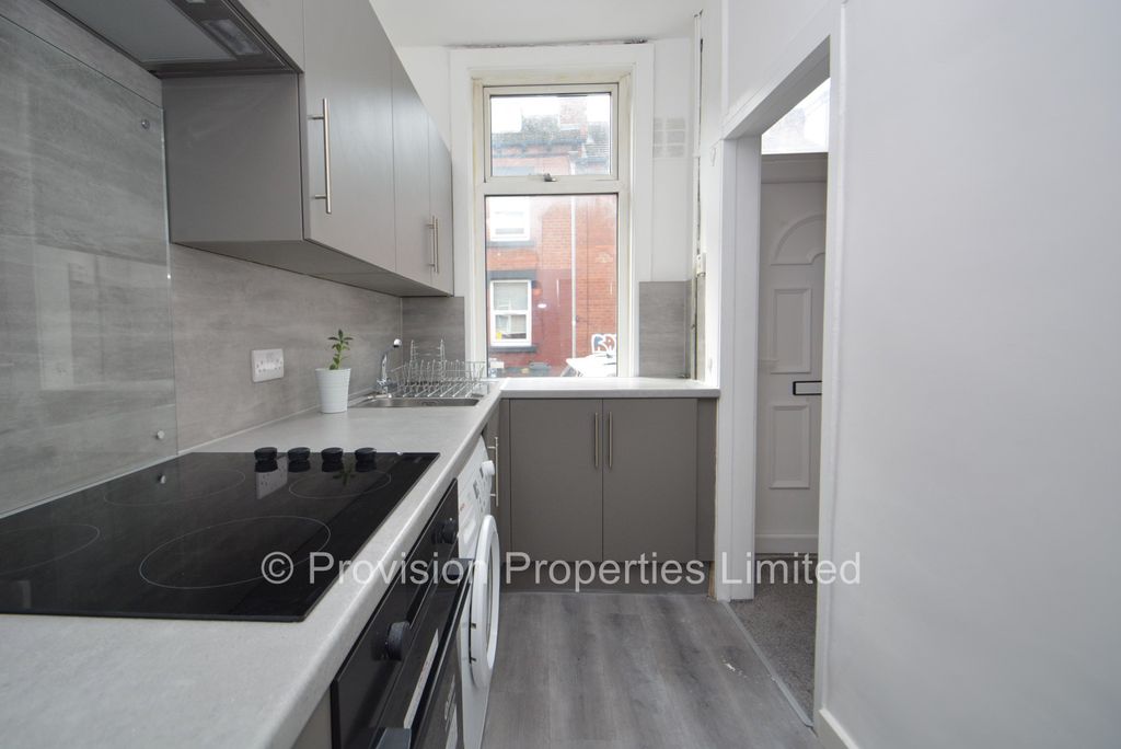 Property photo 3 of 10 Photo