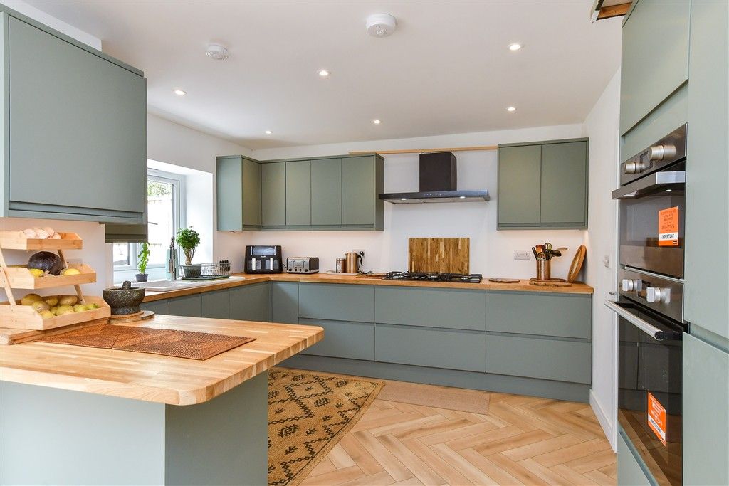Property photo 3 of 24 Kitchen