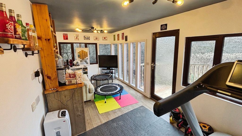 Property photo 3 of 20 Outbuilding