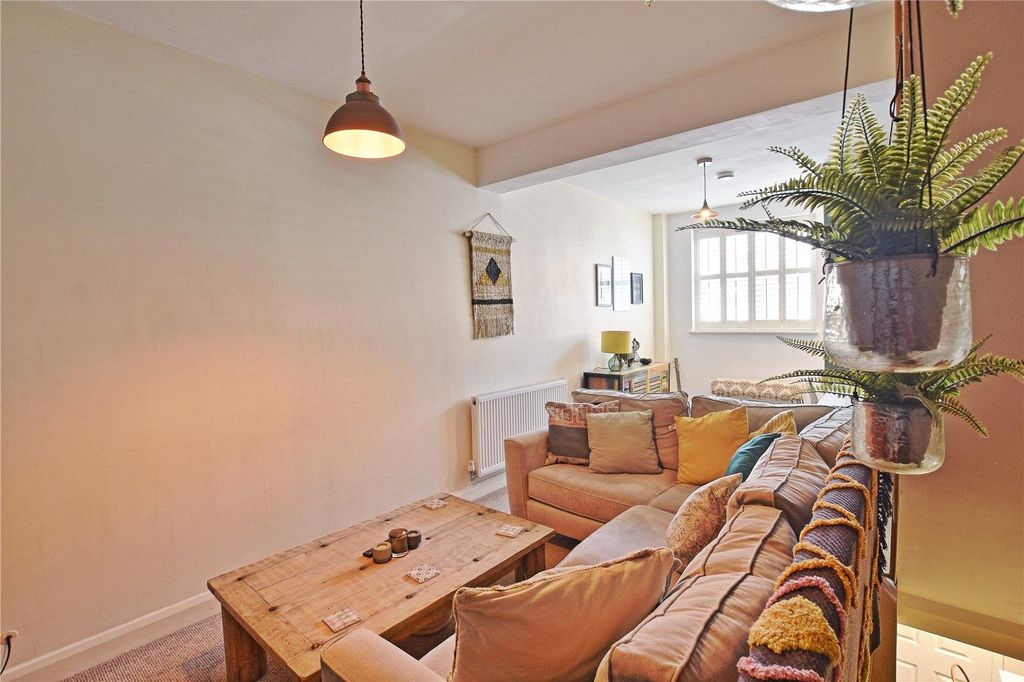 Property photo 2 of 13 6.Jpg