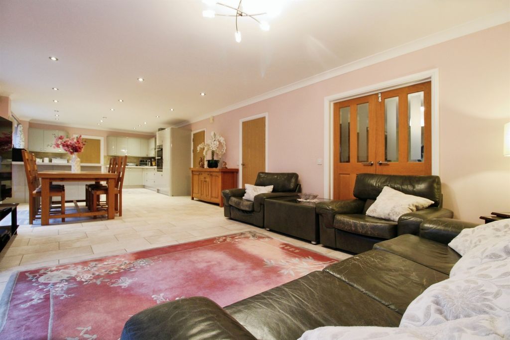 Property photo 3 of 33