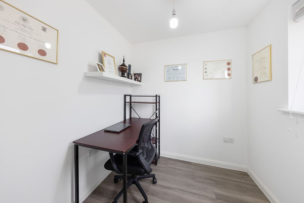 Property photo 2 of 35