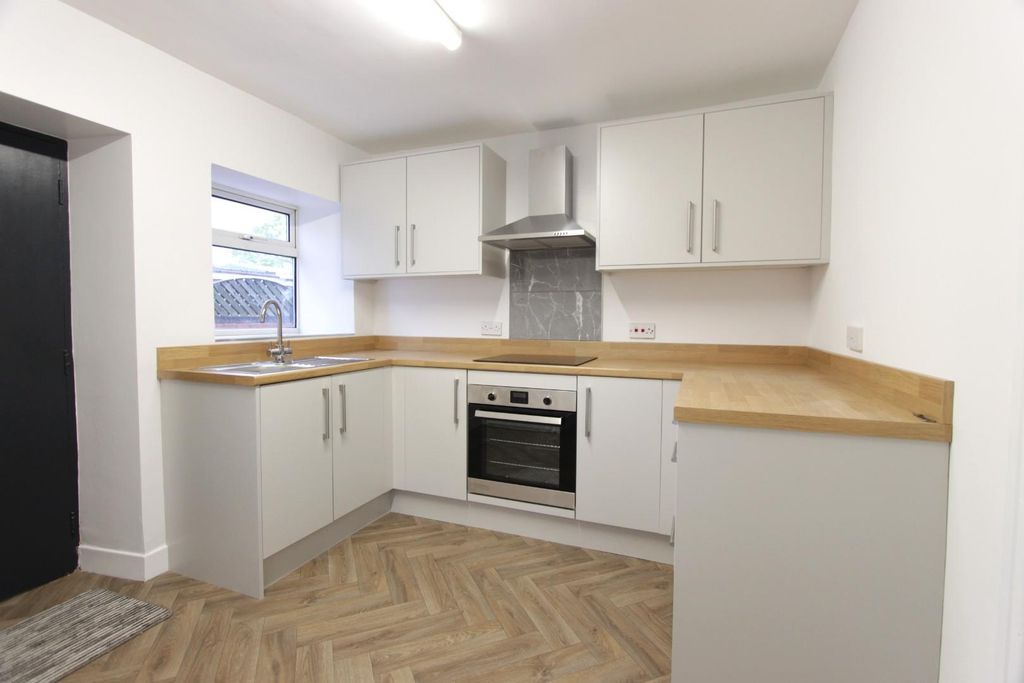 Property photo 2 of 10 Kitchen.Jpg