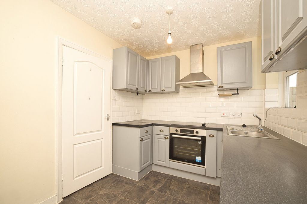 Property photo 3 of 12 Picture 3