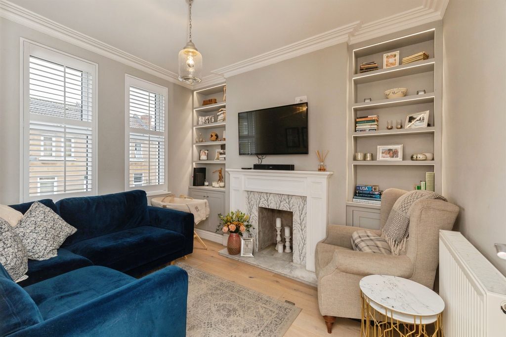 Property photo 3 of 18