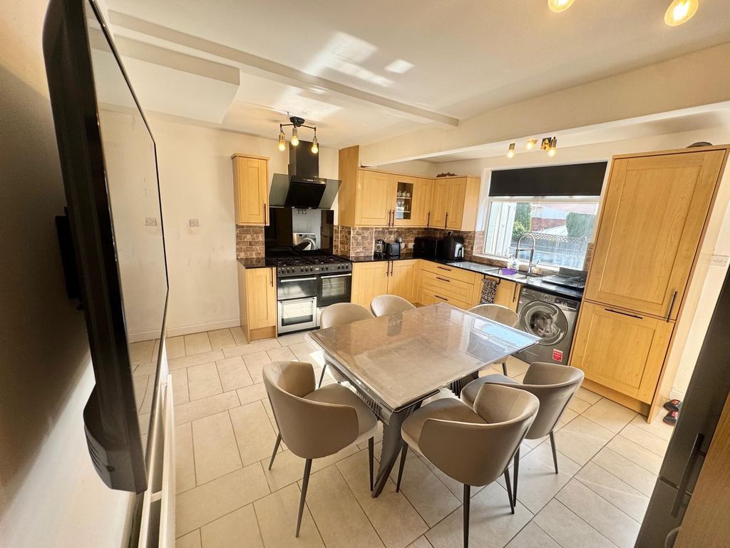 Property photo 3 of 15 Photo 5