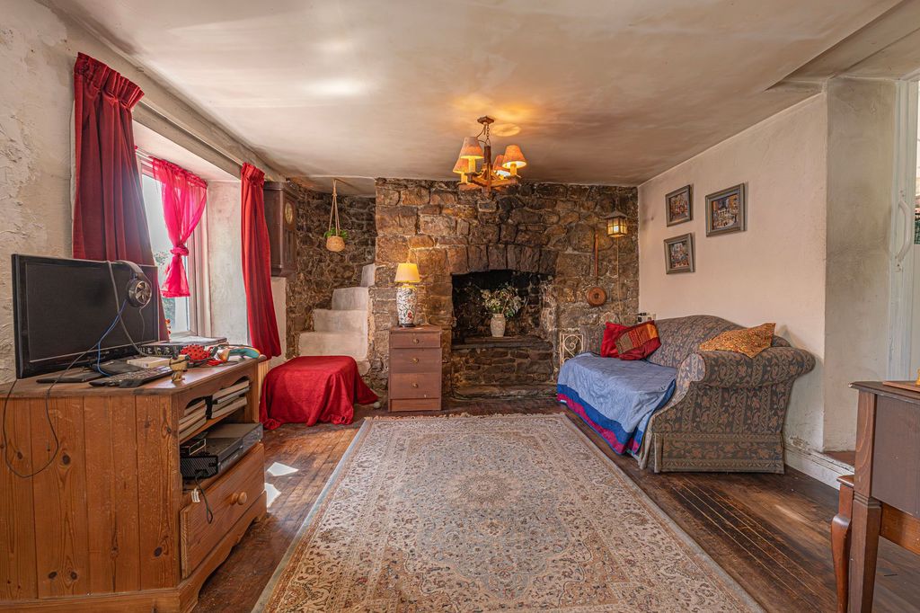 Property photo 2 of 50