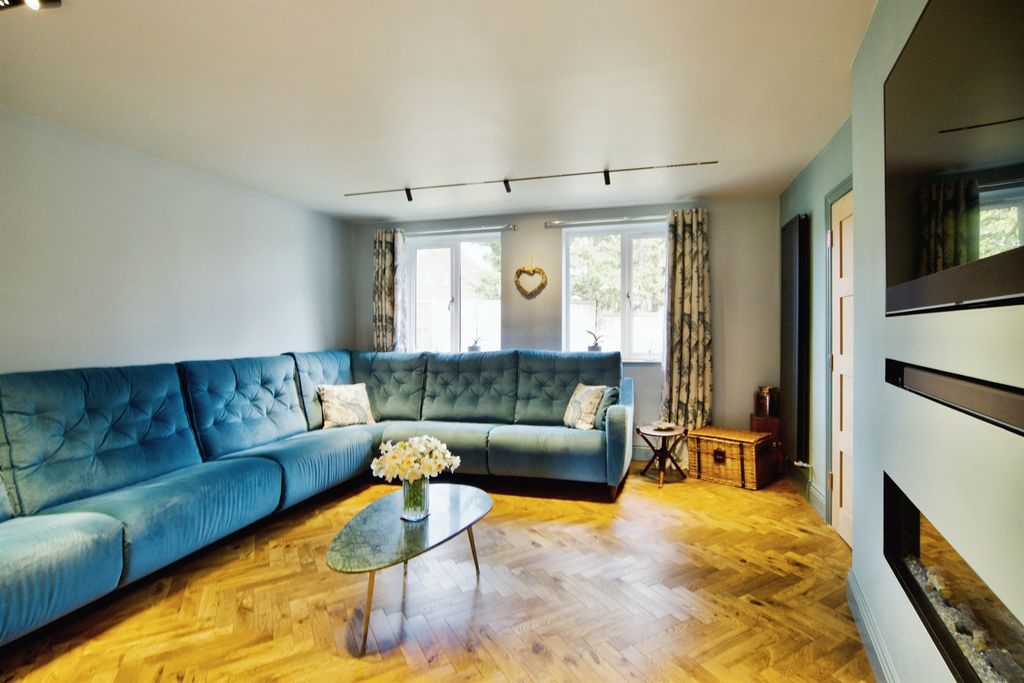 Property photo 2 of 20