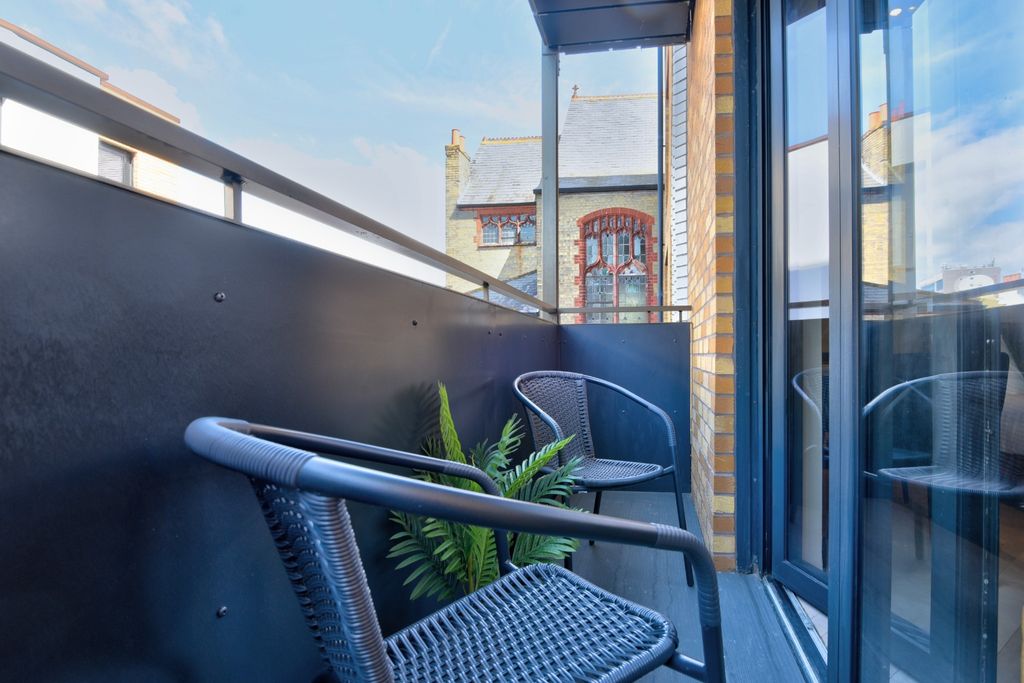 Property photo 2 of 16 4044103