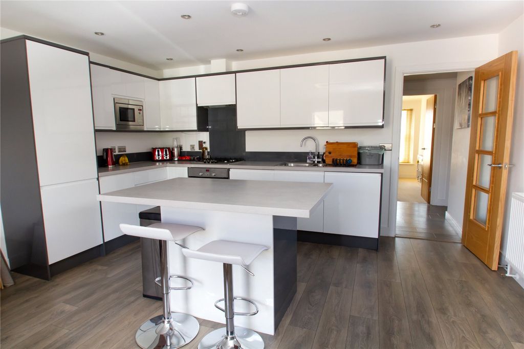 Property photo 2 of 10 Kitchen