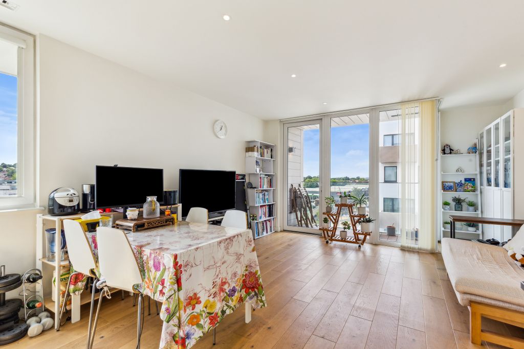 Property photo 2 of 12 8