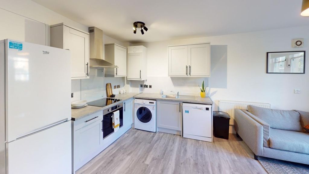 Property photo 3 of 14 Flat-6-Piccadilly-Place-Kitchen.Jpg