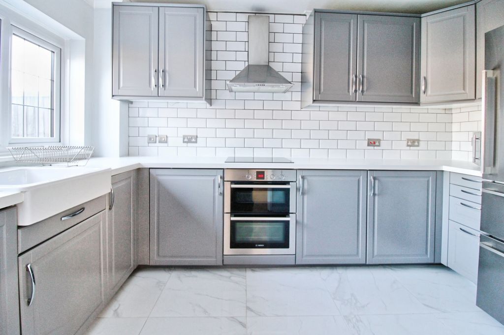 Property photo 3 of 27 52