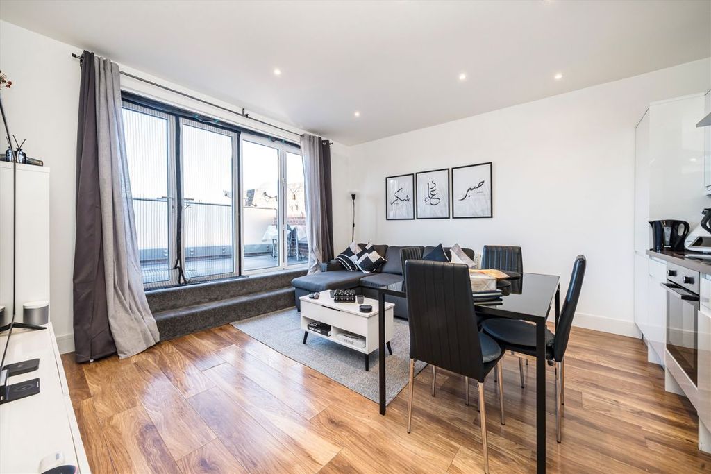 Property photo 3 of 6