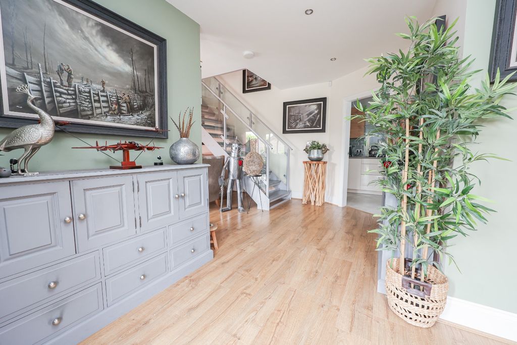 Property photo 3 of 38 4281264