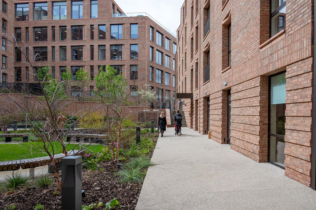 Property photo 1 of 13 HQ External