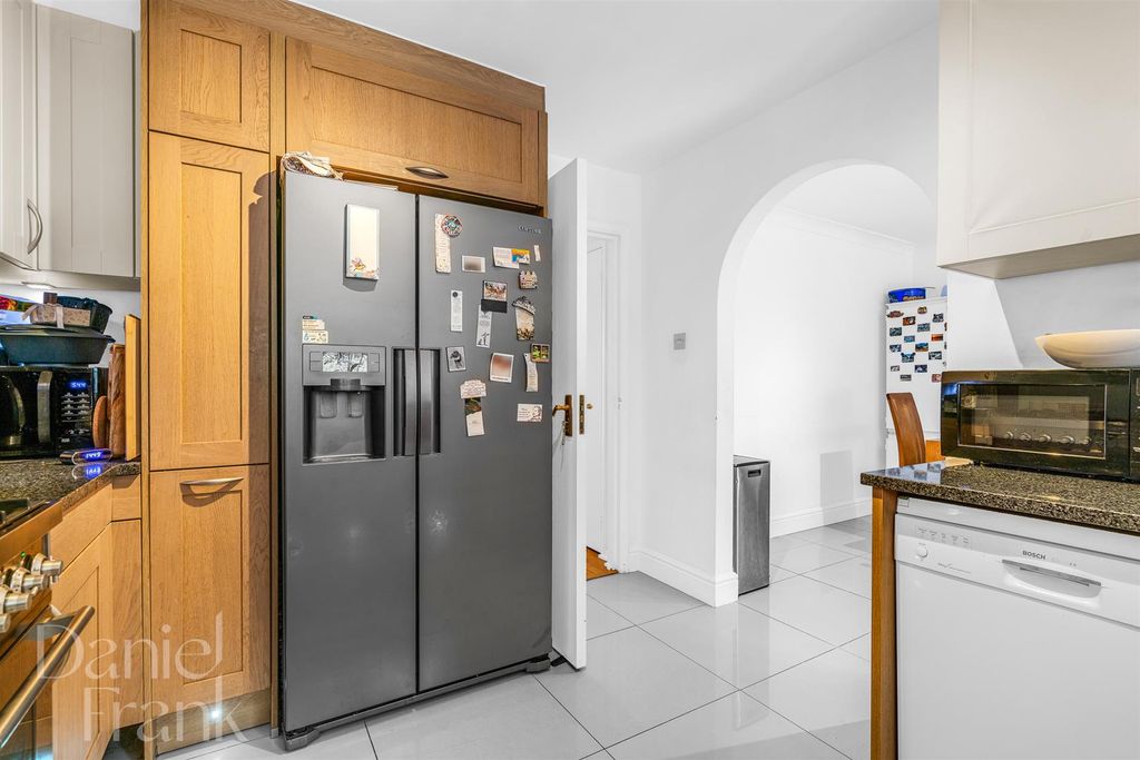 Property photo 3 of 29