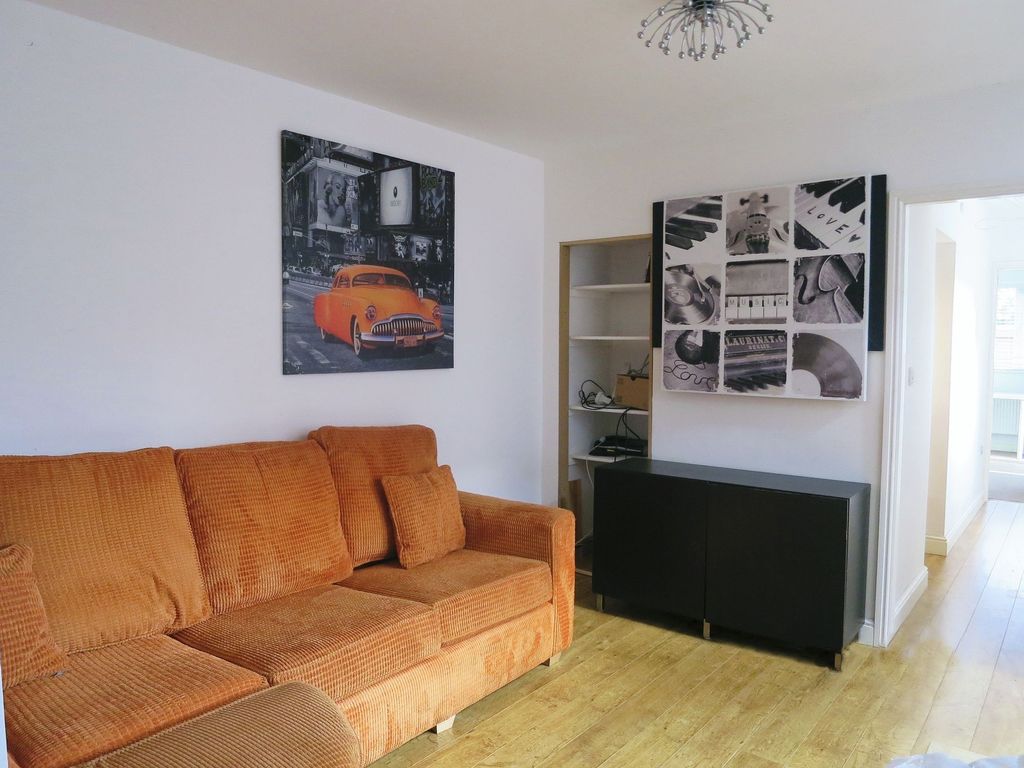 Property photo 1 of 14 A Contemporary Living Room Featuring A Stylish Ora...