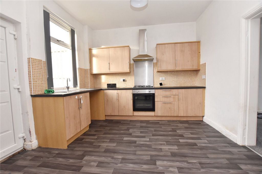 Property photo 2 of 11 Picture No. 17