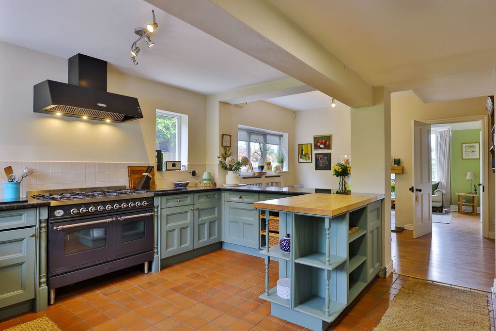 Property photo 3 of 48