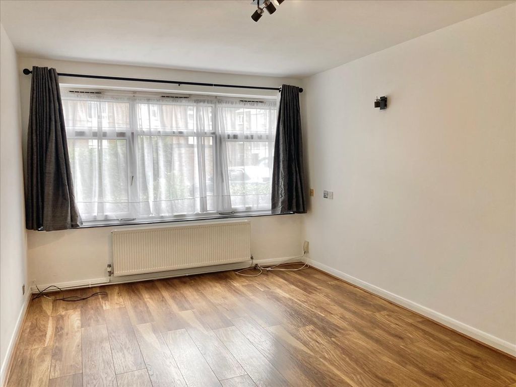 Property photo 3 of 5