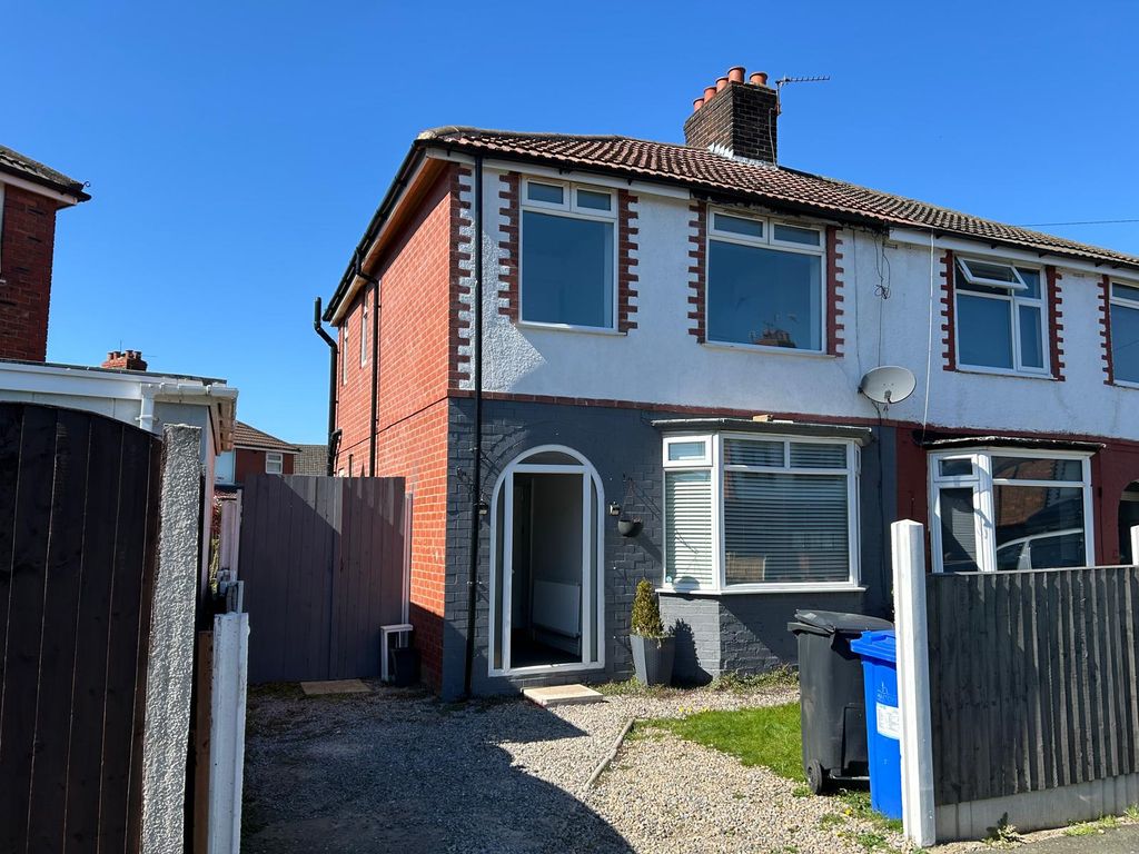 Property photo 1 of 8 3 Bedroom Semi Detached Property