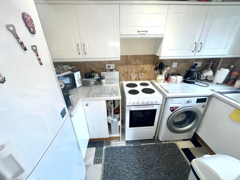 Property photo 2 of 5 Kitchen