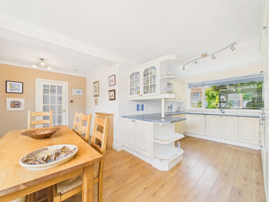 Property photo 3 of 14 Dining Kitchen