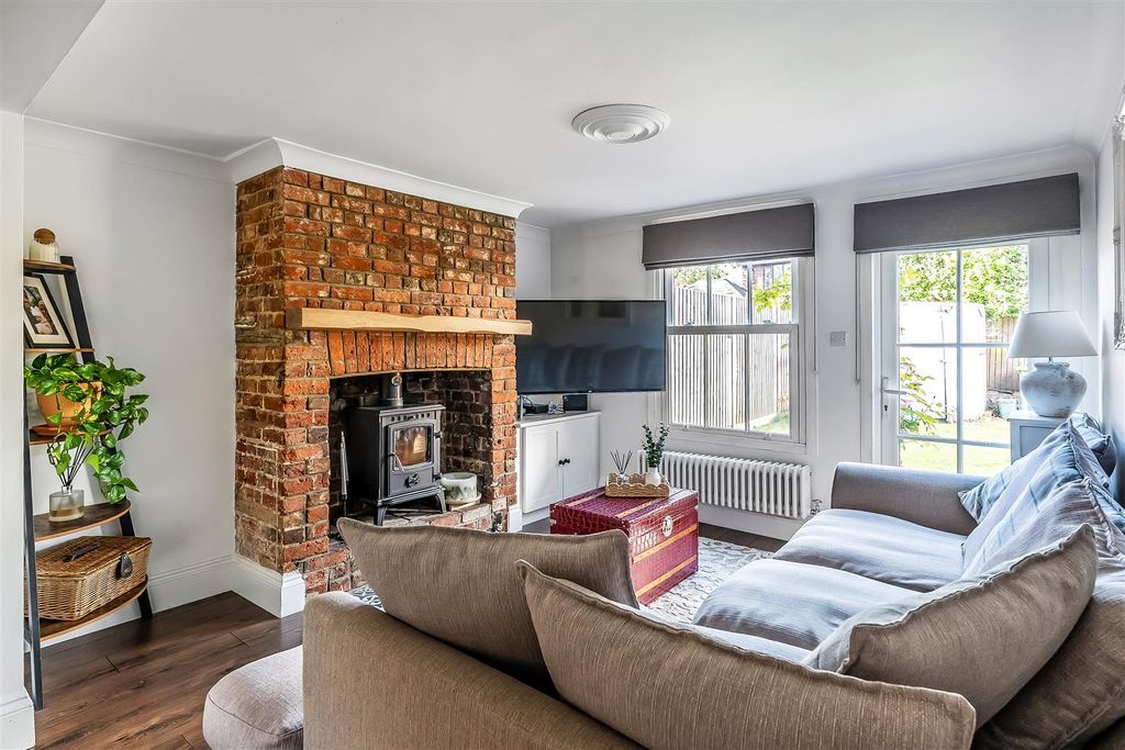 Property photo 3 of 15 24-Middle-Road-1.Jpg