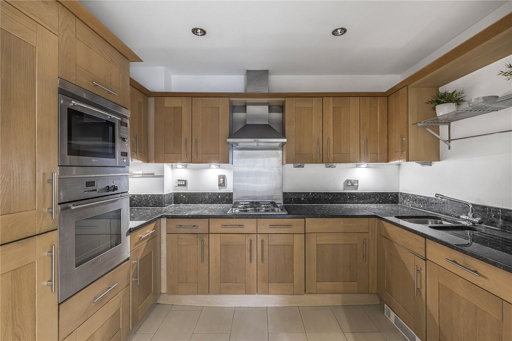 Property photo 2 of 14 Kitchen