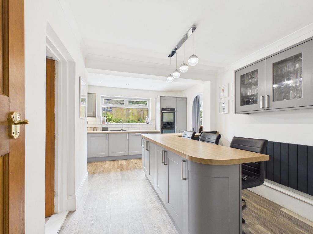 Property photo 3 of 21 Kitchen