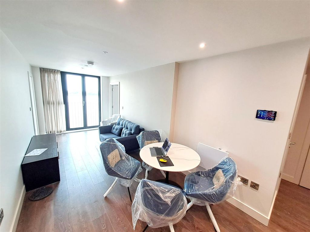 Property photo 3 of 17 2 Bed Furn.Jpg