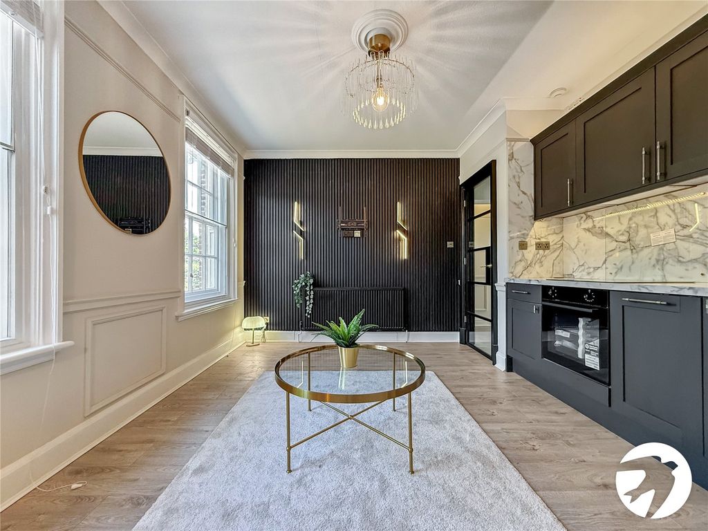Property photo 3 of 17 Kitchen/Lounge
