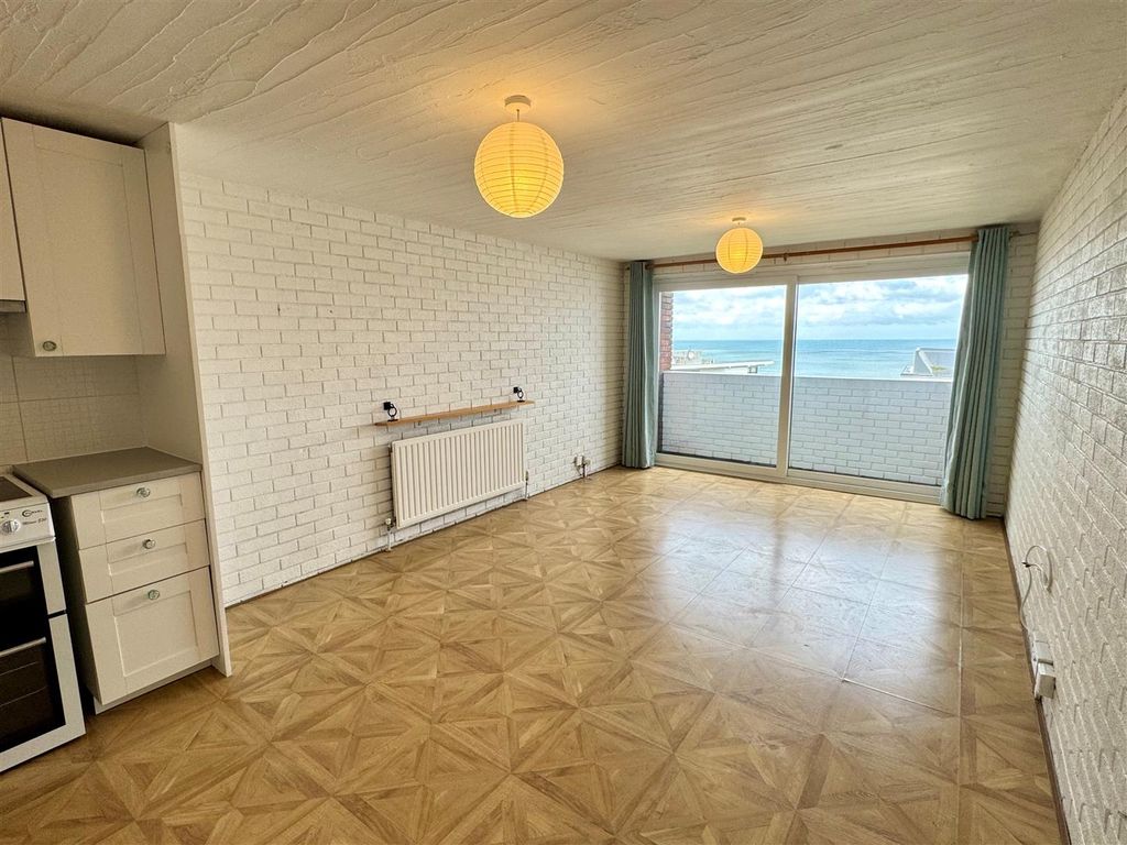 Property photo 2 of 10 B11 Bay Apartments Lounge