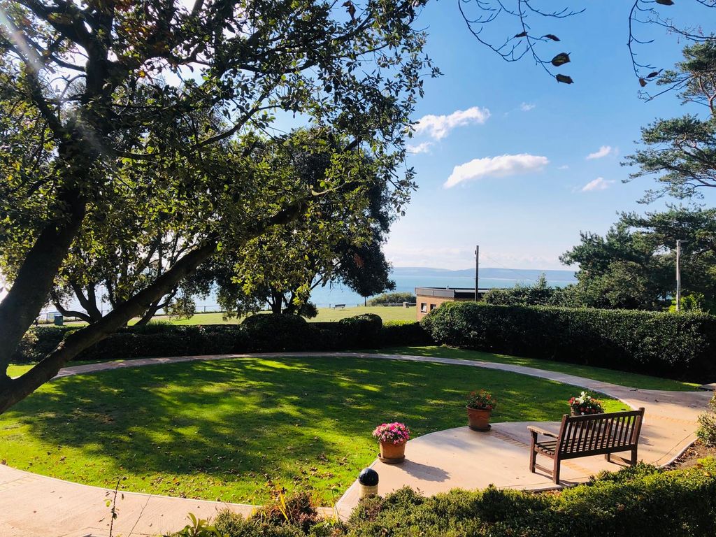 Property photo 2 of 14 Communal Gardens