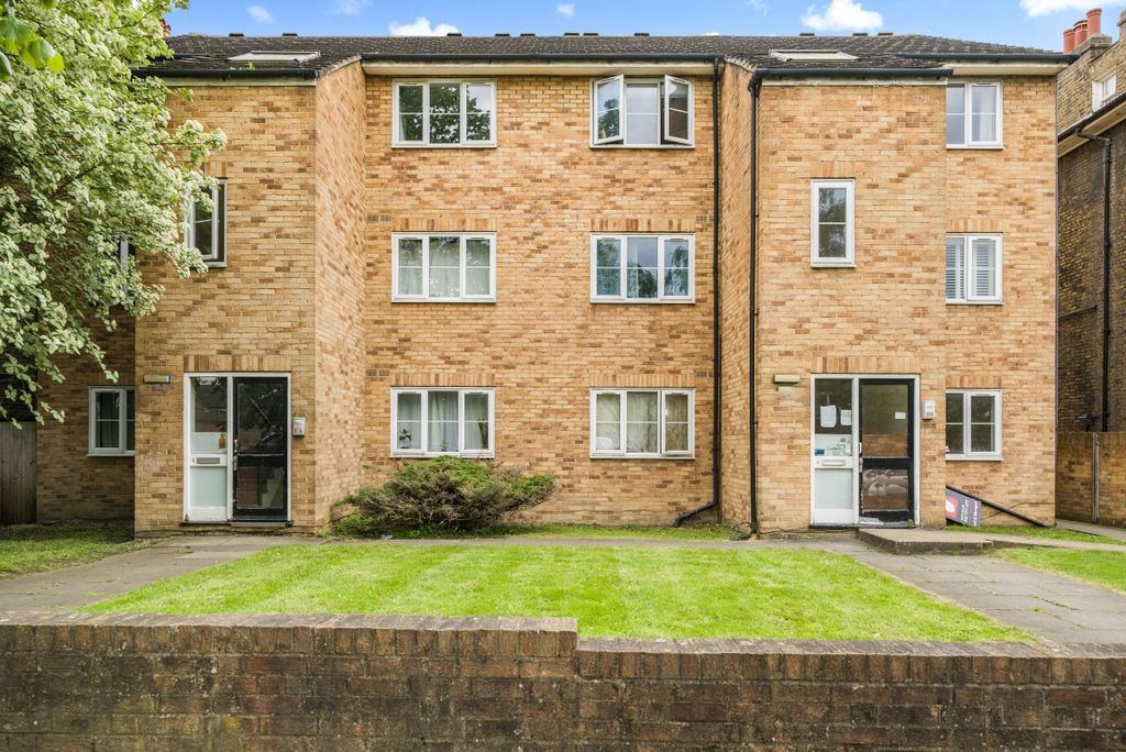 Property photo 1 of 7 985759 (1)