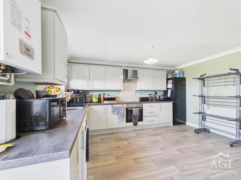 Property photo 2 of 14 Kitchen