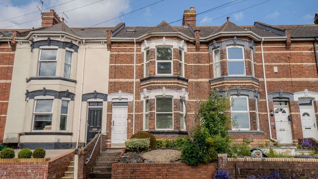 Property photo 1 of 32