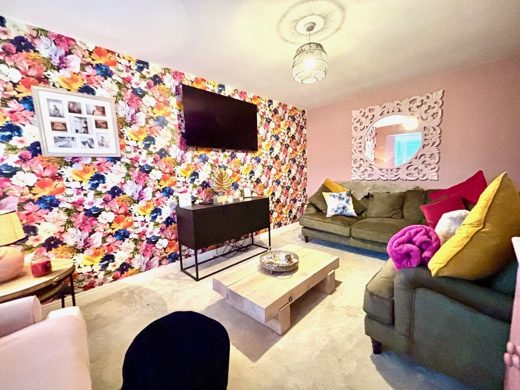 Property photo 3 of 20 B2