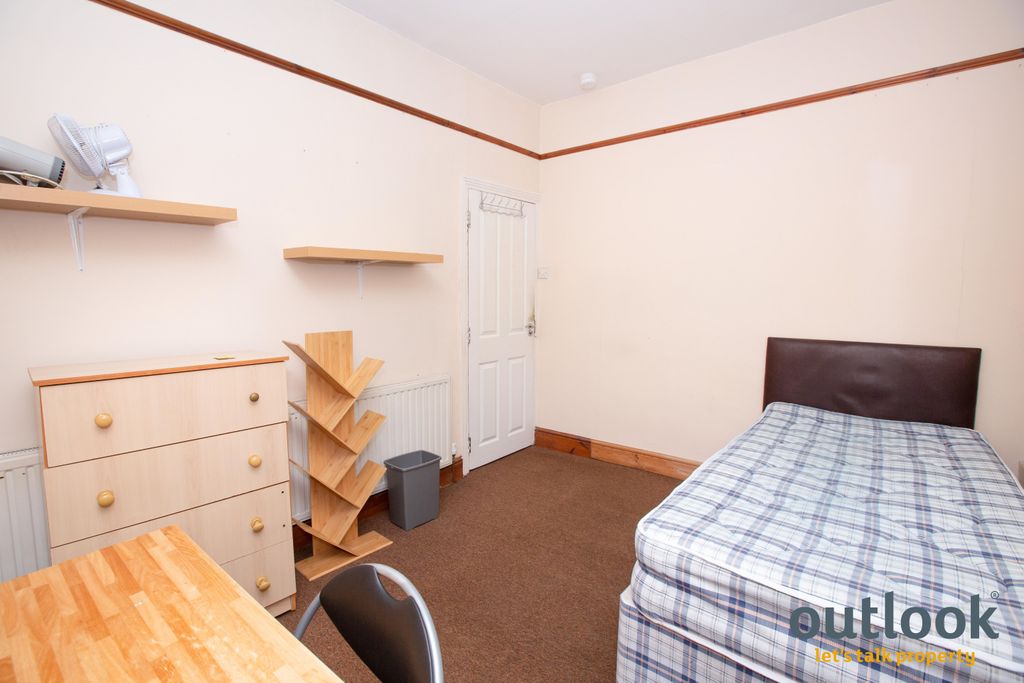 Property photo 3 of 9 Bedroom