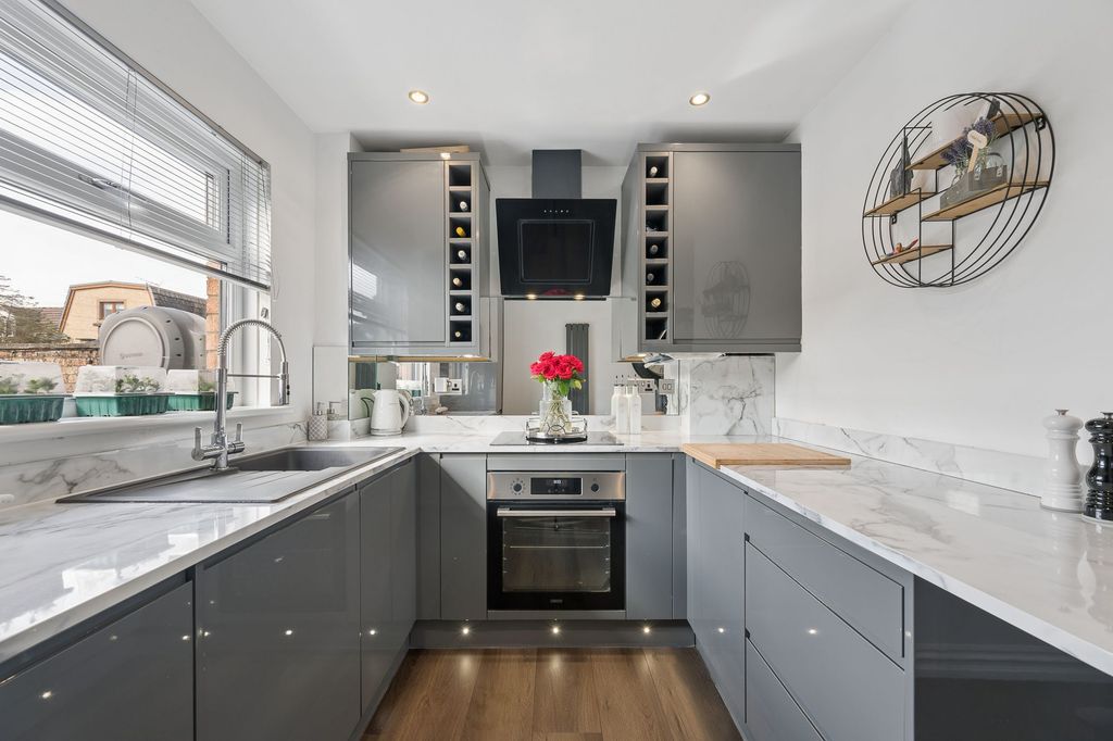 Property photo 2 of 21 Kitchen Area